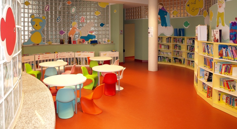File:Sala infantil de la Biblioteca Pública del Estado en Ciudad Real.jpg -  Wikimedia Commons